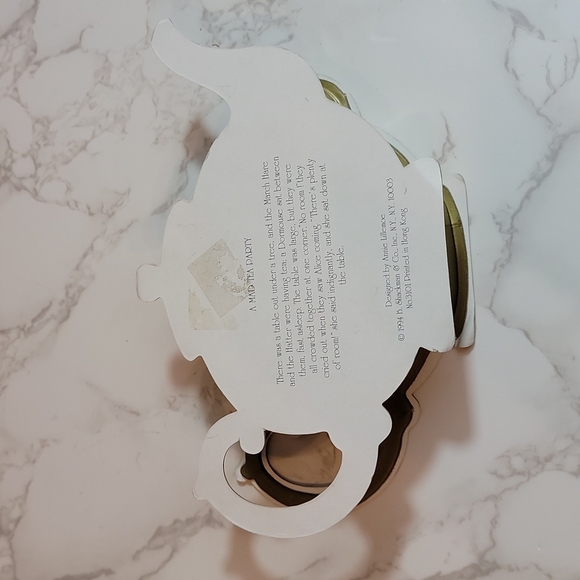 Alice In Wonderland Trinket Box 1994 With Gold Plastic Tea Set - Picture 3 of 8